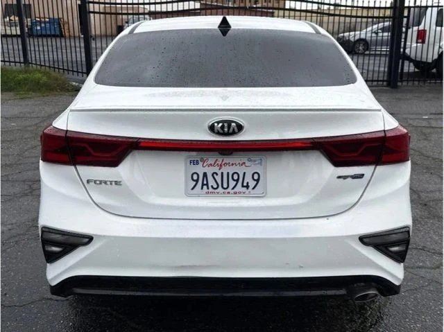 2021 Kia Forte - Image 4 of 10
