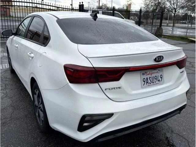 2021 Kia Forte - Image 5 of 10