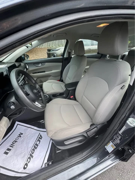 2021 Kia Forte - Image 6 of 8