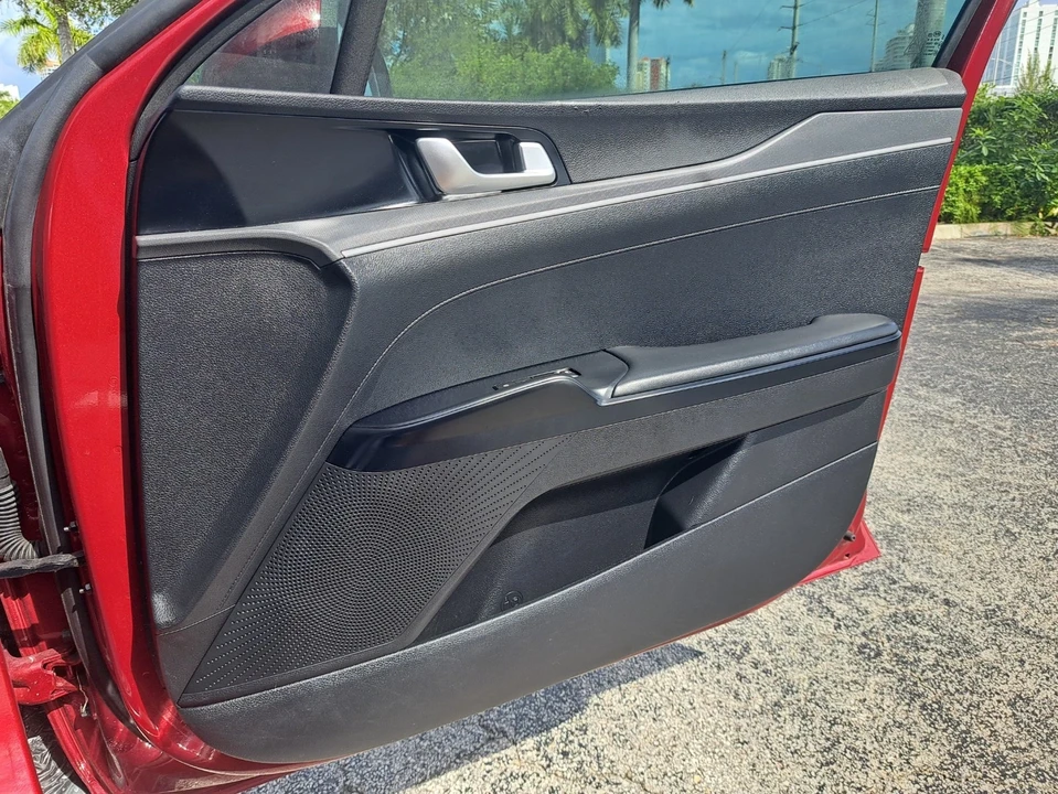 2021 Kia K900 - Image 13 of 21