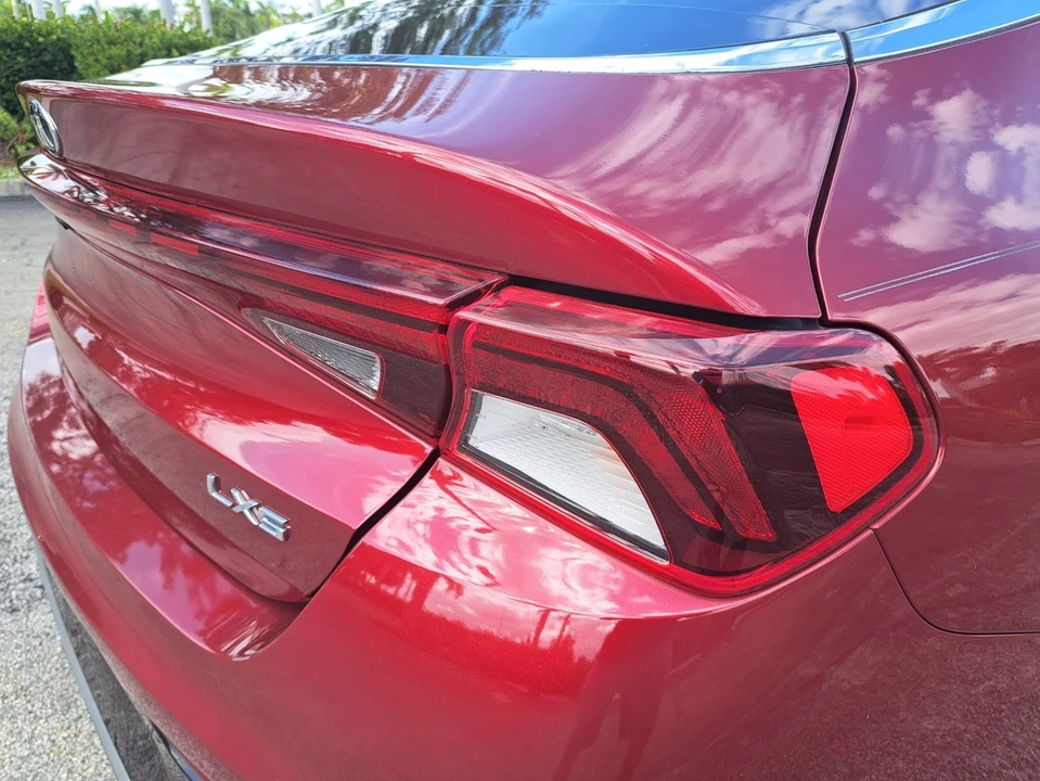 2021 Kia K900 - Image 21 of 21