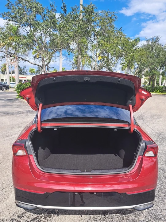 2021 Kia K900 - Image 9 of 21