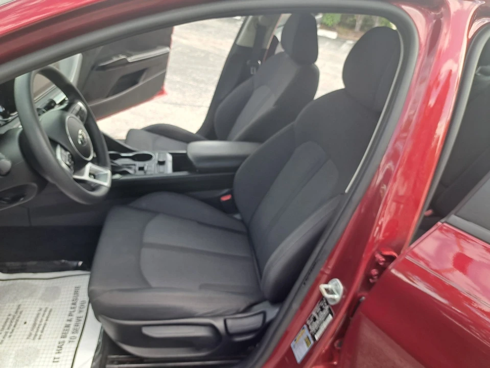2021 Kia K900 - Image 14 of 21