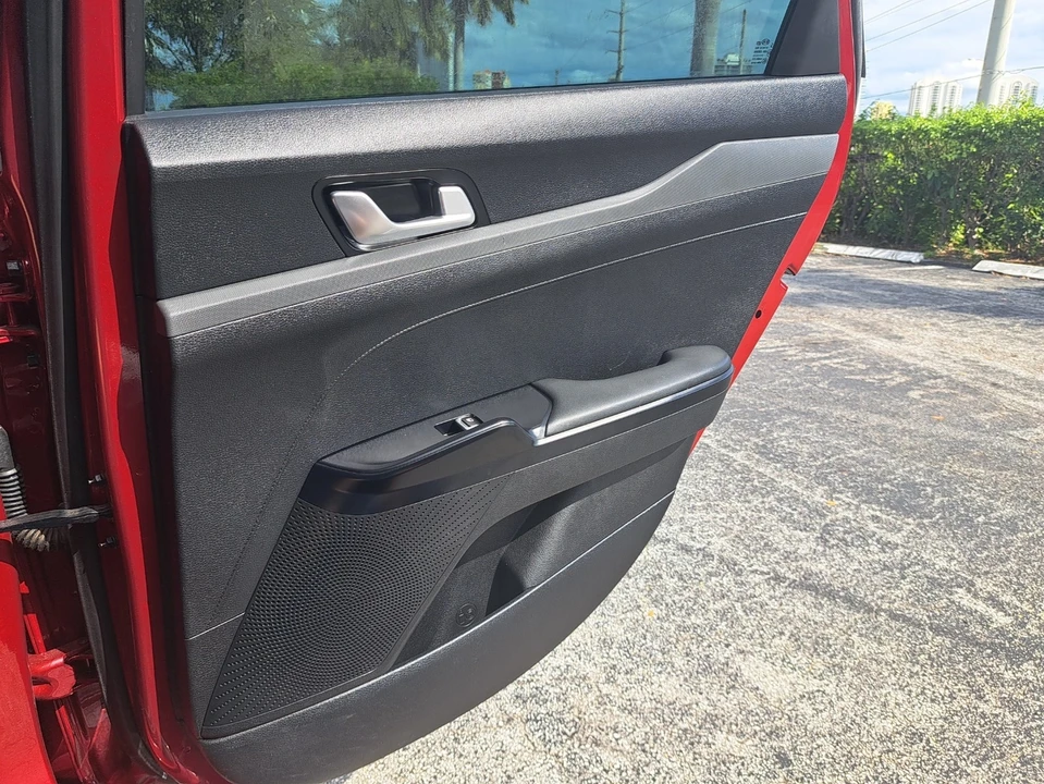 2021 Kia K900 - Image 12 of 21
