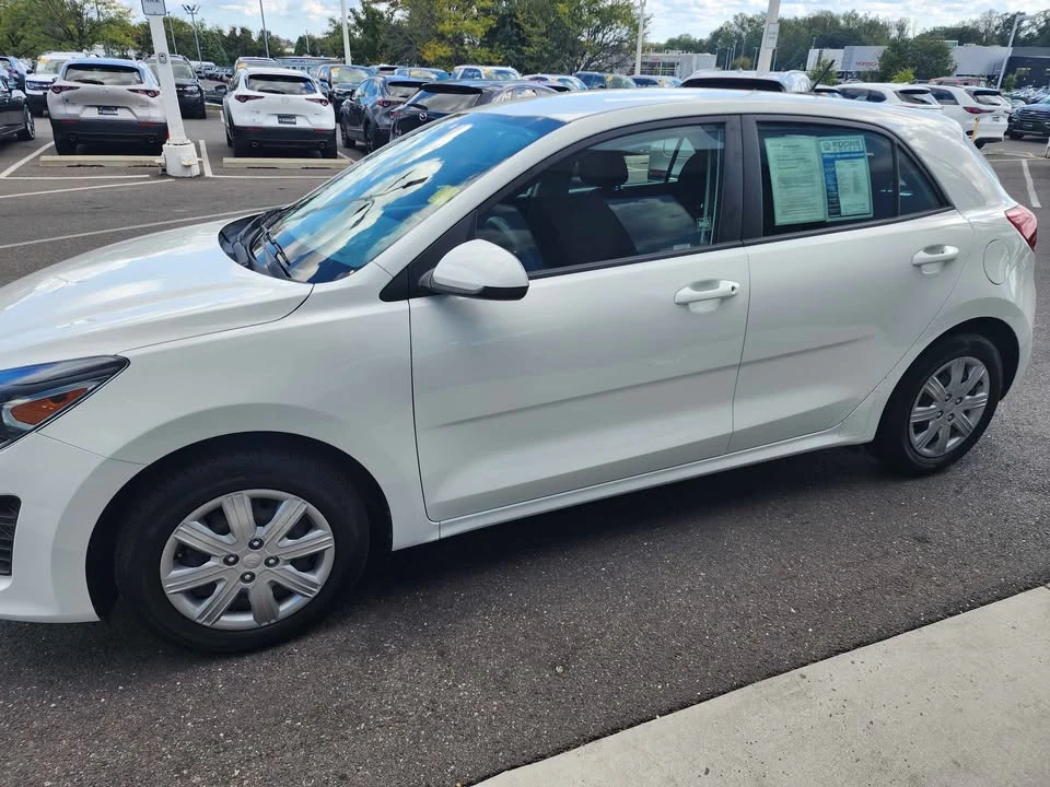 2021 Kia Rio - Image 4 of 10