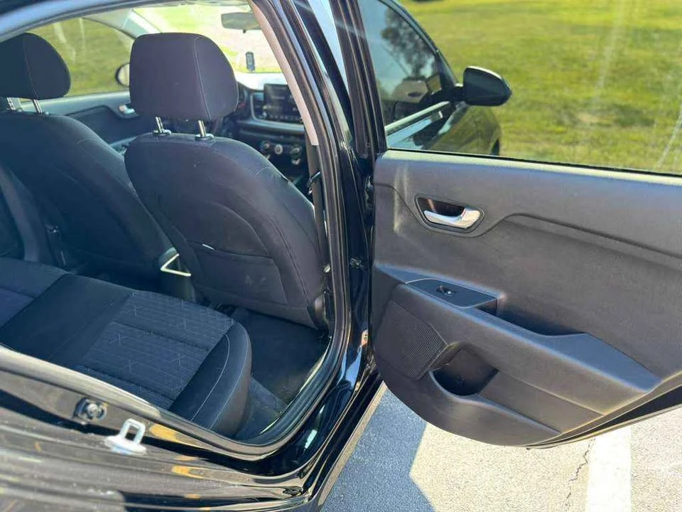 2021 Kia Rio - Image 10 of 17
