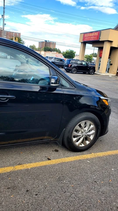 2021 Kia Carnival - Image 2 of 5
