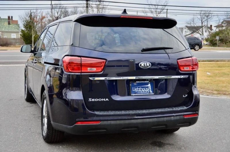 2021 Kia Carnival - Image 8 of 12