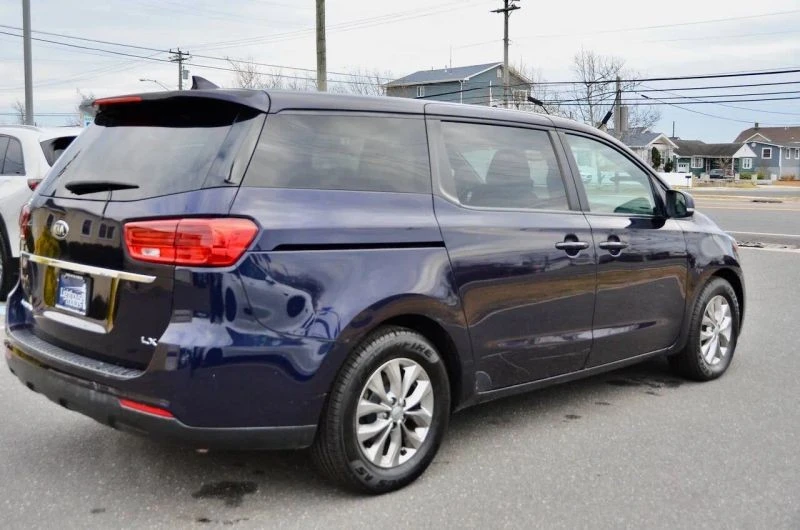 2021 Kia Carnival - Image 11 of 12