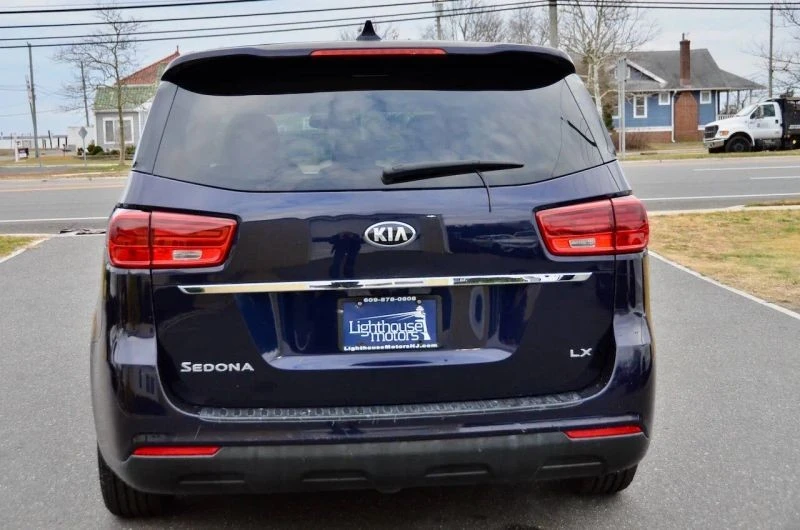 2021 Kia Carnival - Image 9 of 12