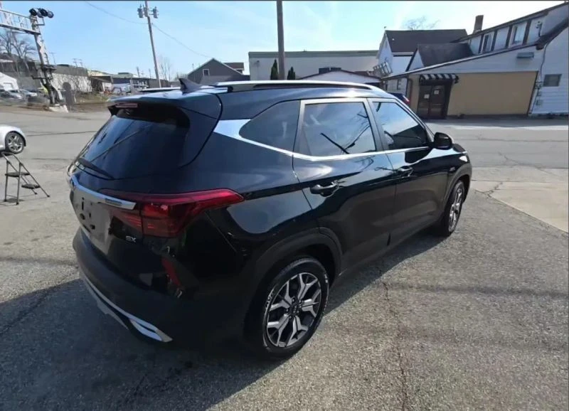 2021 Kia Seltos - Image 2 of 10