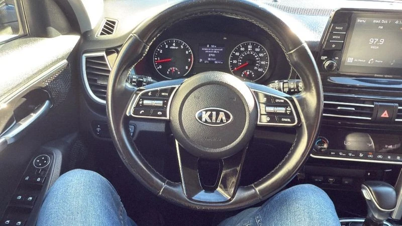 2021 Kia Seltos - Image 10 of 12