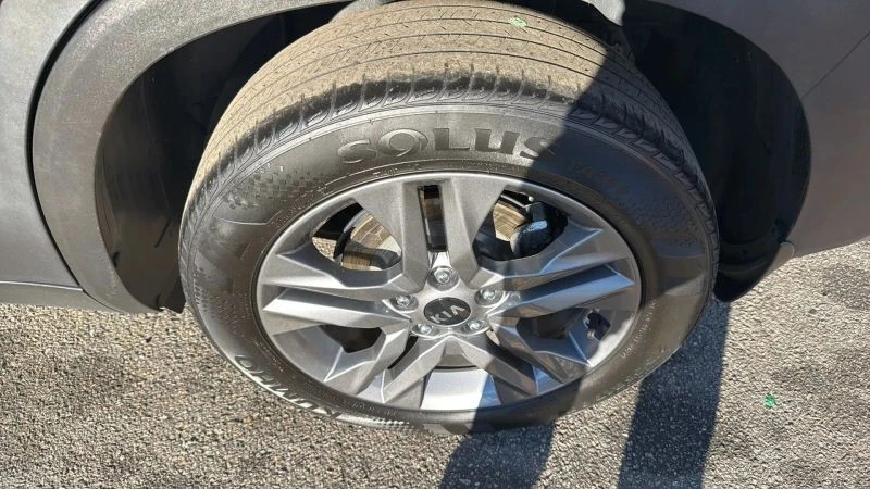 2021 Kia Seltos - Image 9 of 12