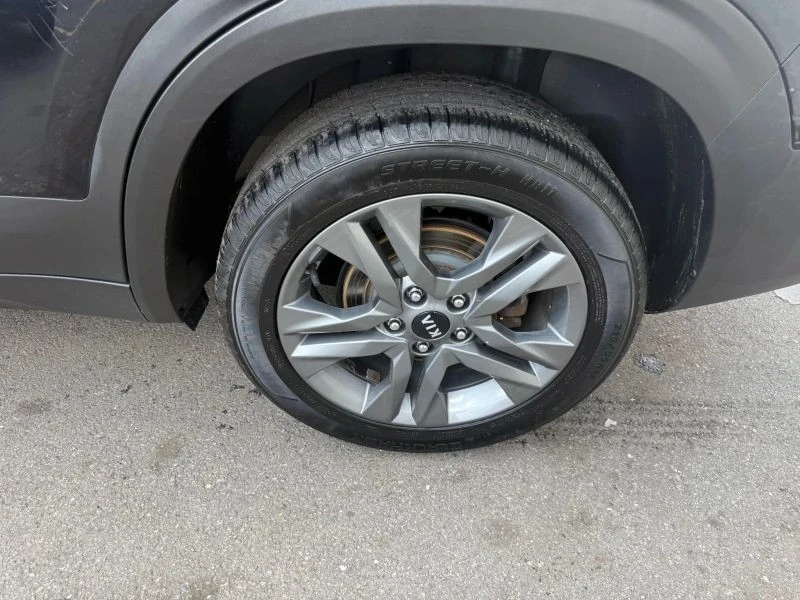 2021 Kia Seltos - Image 9 of 12