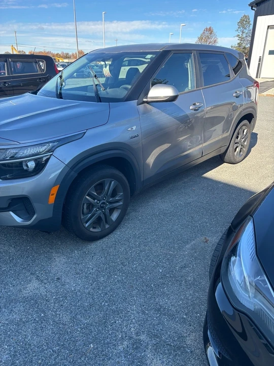 2021 Kia Seltos - Image 2 of 10
