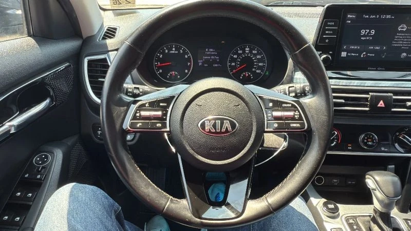 2021 Kia Seltos - Image 10 of 12