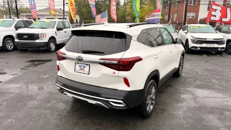 2021 Kia Seltos - Image 9 of 12