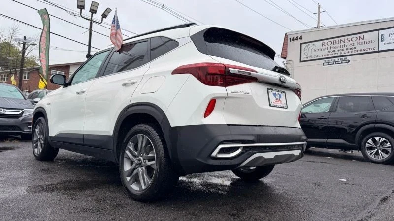 2021 Kia Seltos - Image 10 of 12