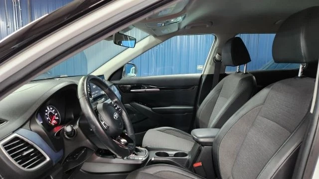 2021 Kia Seltos - Image 7 of 12