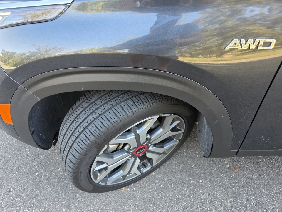2021 Kia Seltos - Image 9 of 17