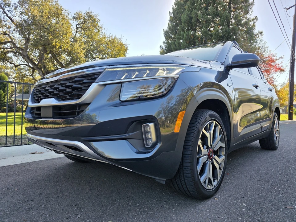 2021 Kia Seltos - Image 8 of 17