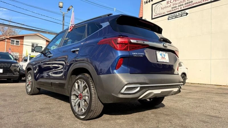 2021 Kia Seltos - Image 8 of 12