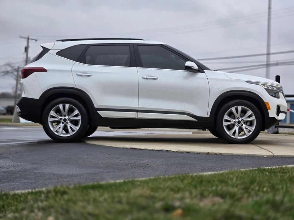 2021 Kia Seltos - Image 8 of 12