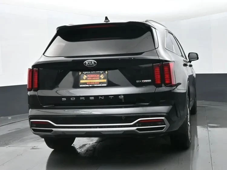 2021 Kia Sorento - Image 8 of 12