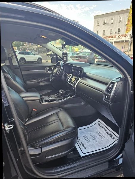 2021 Kia Sorento - Image 8 of 12