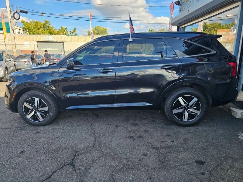 2021 Kia Sorento - Image 2 of 12