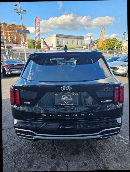 2021 Kia Sorento - Image 5 of 12