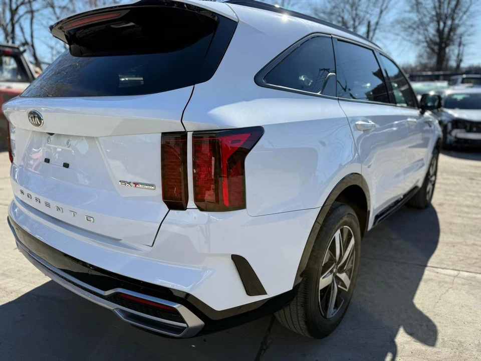 2021 Kia Sorento - Image 11 of 21