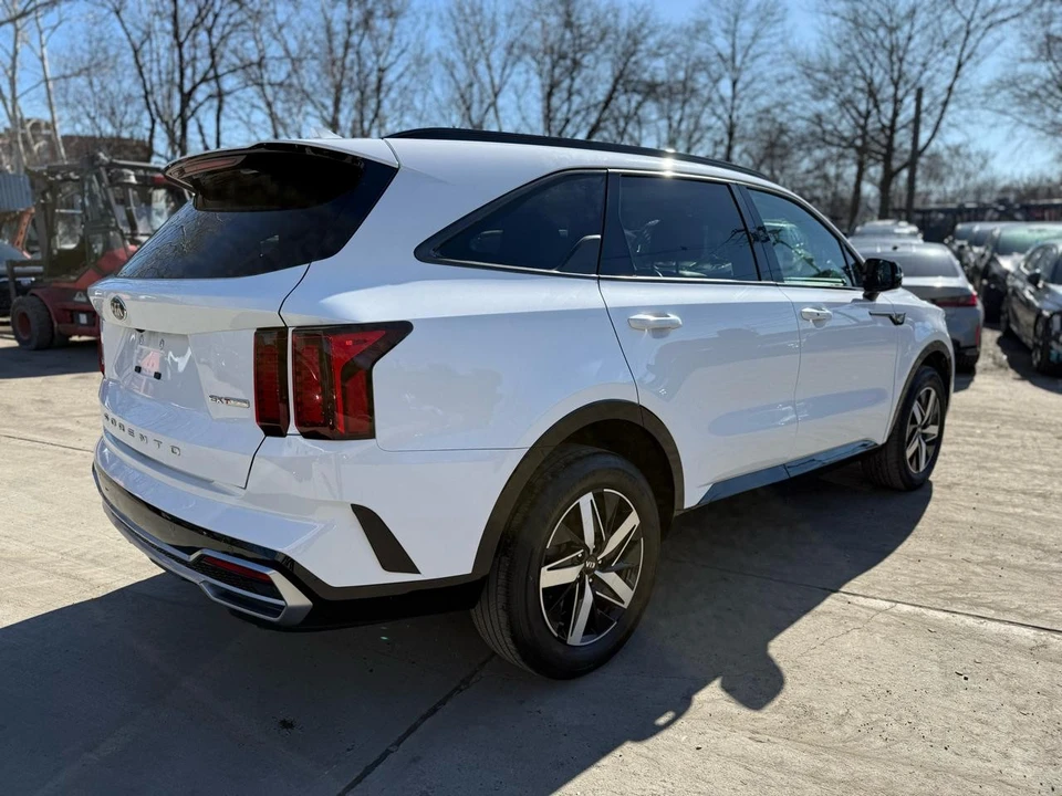 2021 Kia Sorento - Image 7 of 21