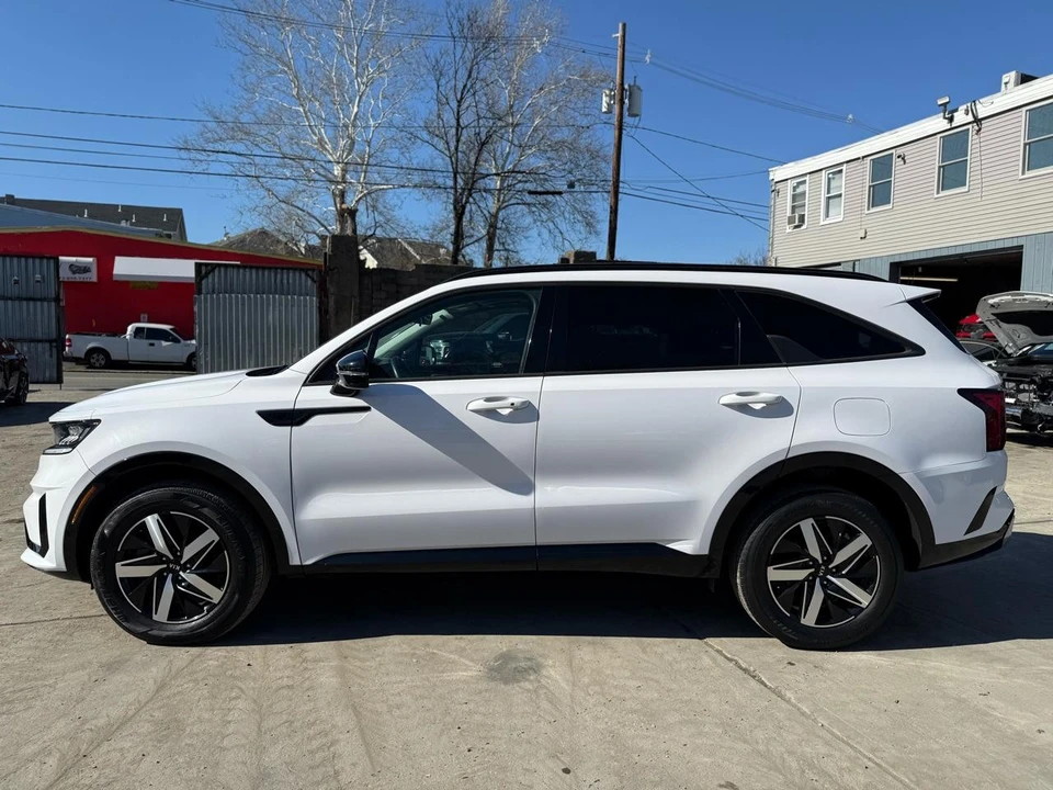 2021 Kia Sorento - Image 4 of 21