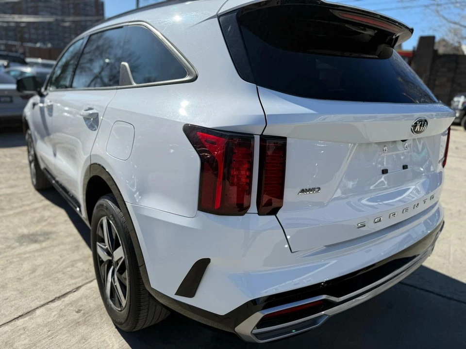 2021 Kia Sorento - Image 12 of 21