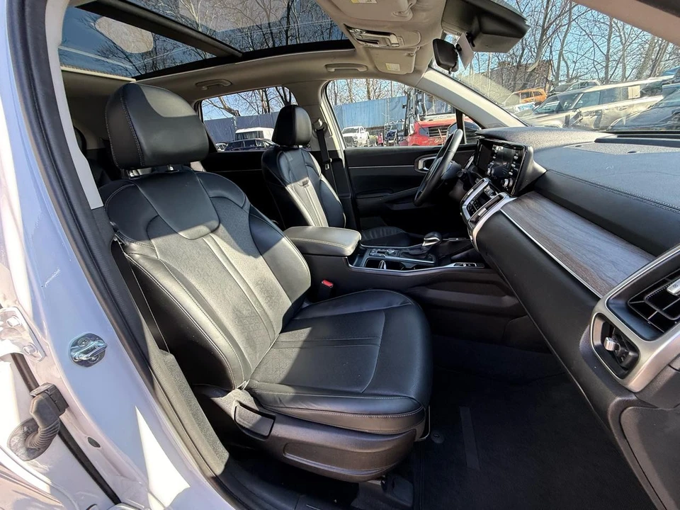 2021 Kia Sorento - Image 19 of 21
