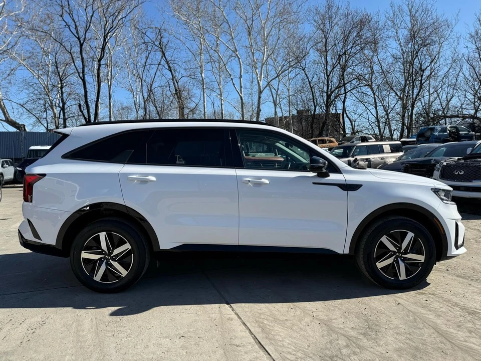 2021 Kia Sorento - Image 8 of 21