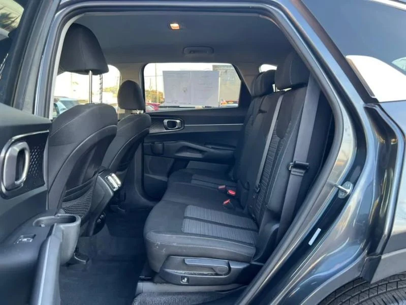 2021 Kia Sorento - Image 8 of 12