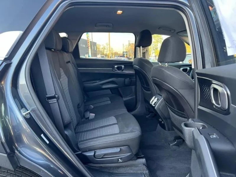 2021 Kia Sorento - Image 10 of 12