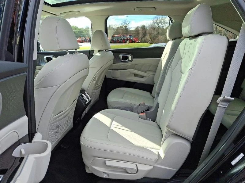 2021 Kia Sorento - Image 10 of 12