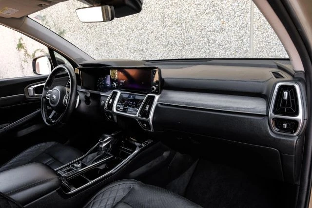 2021 Kia Sorento - Image 14 of 21