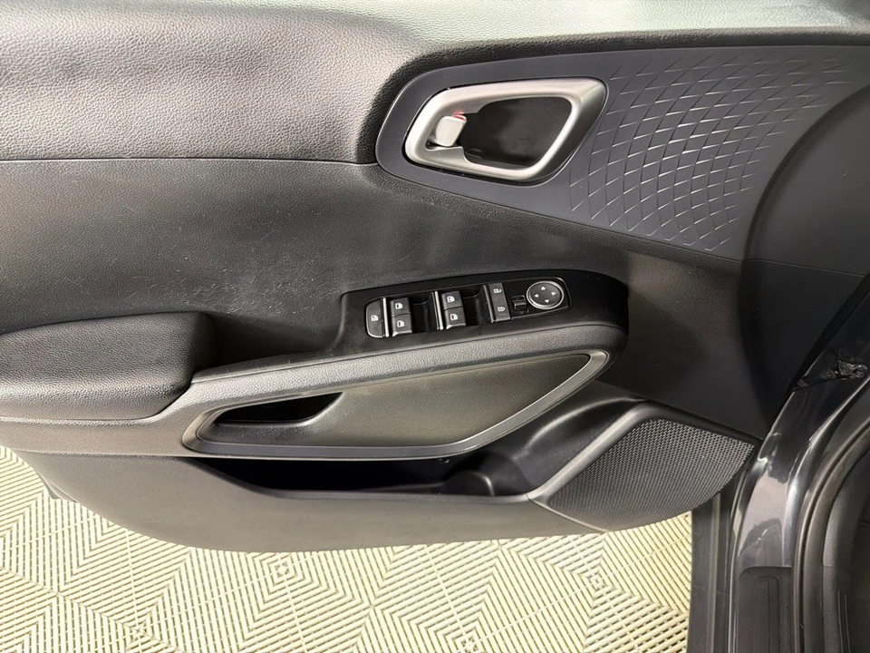 2021 Kia Soul - Image 11 of 12