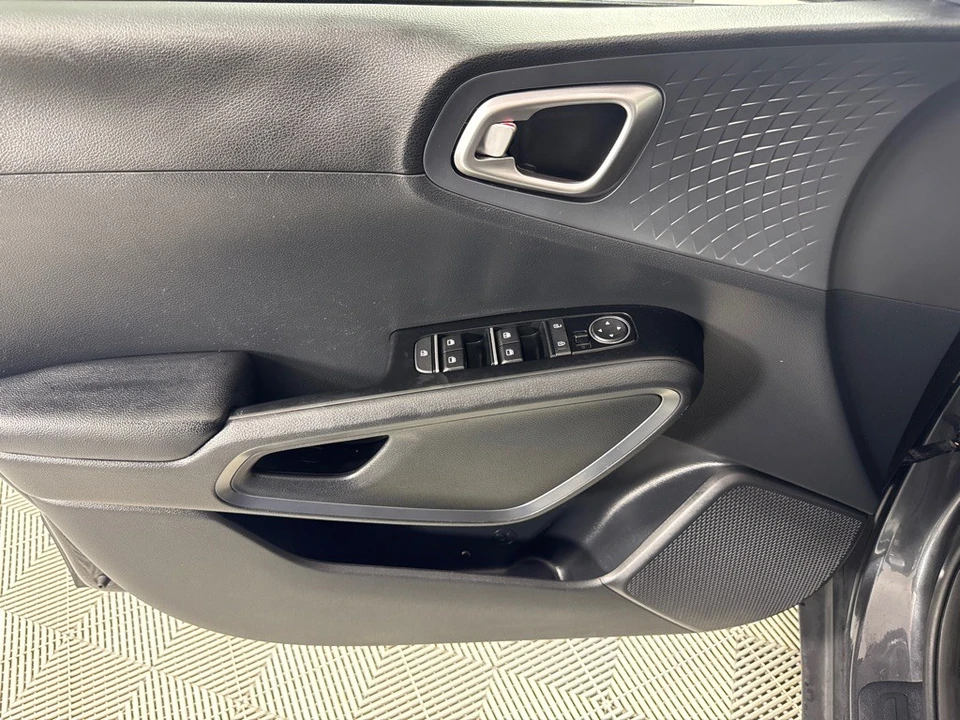 2021 Kia Soul - Image 11 of 12