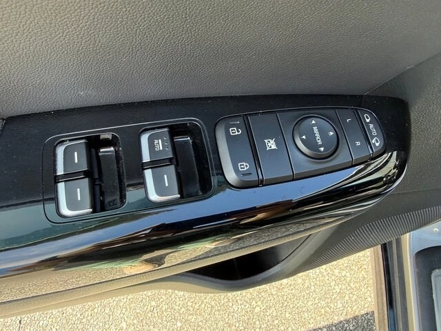 2021 Kia Sportage - Image 12 of 21