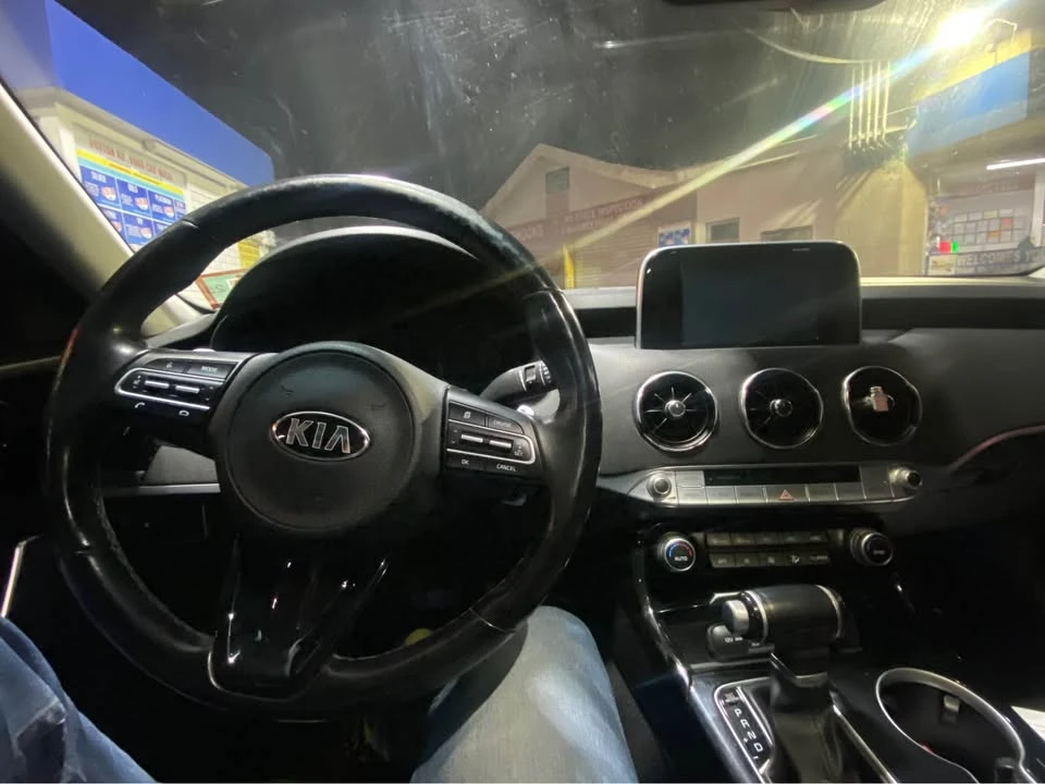2021 Kia Stinger - Image 9 of 16