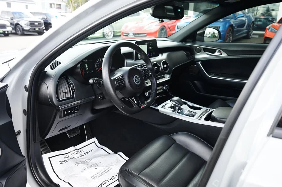 2021 Kia Stinger - Image 8 of 14