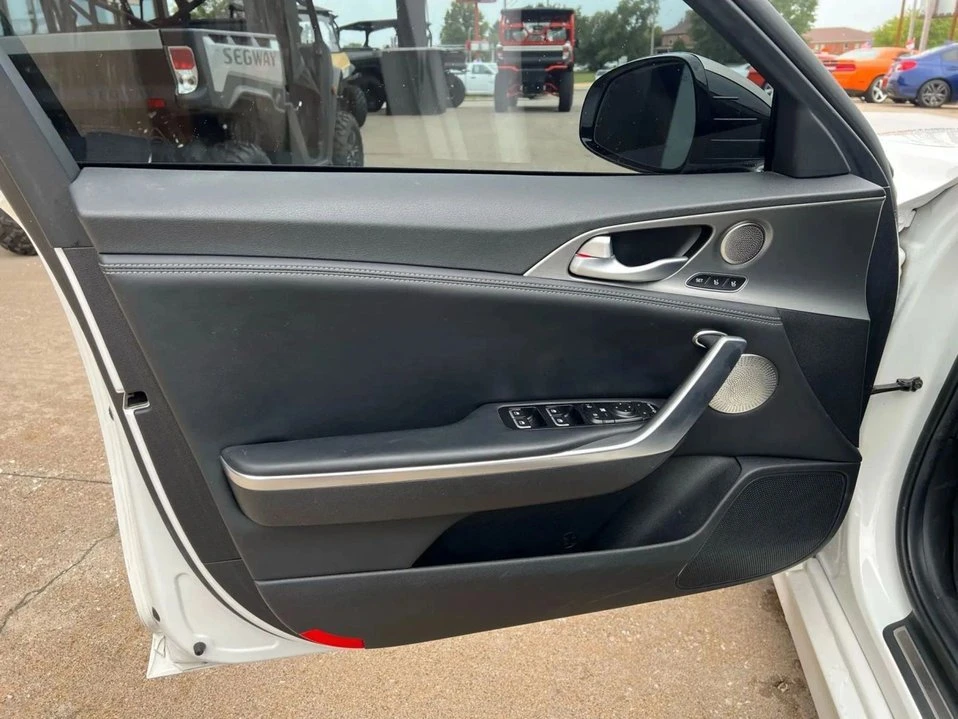 2021 Kia Stinger - Image 11 of 19