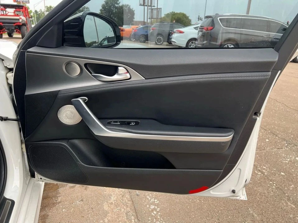 2021 Kia Stinger - Image 18 of 19