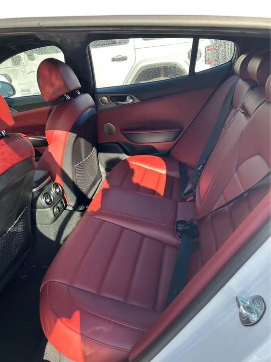 2021 Kia Stinger - Image 7 of 10