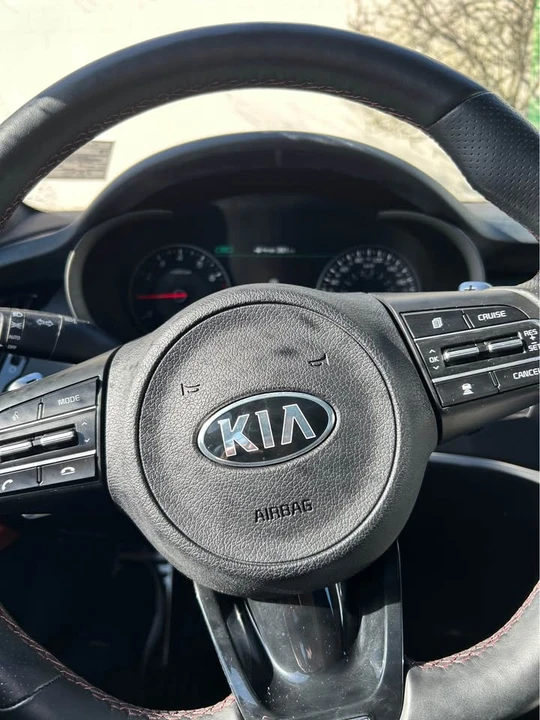 2021 Kia Stinger - Image 9 of 10